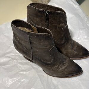 Frye women’s Distress Renee